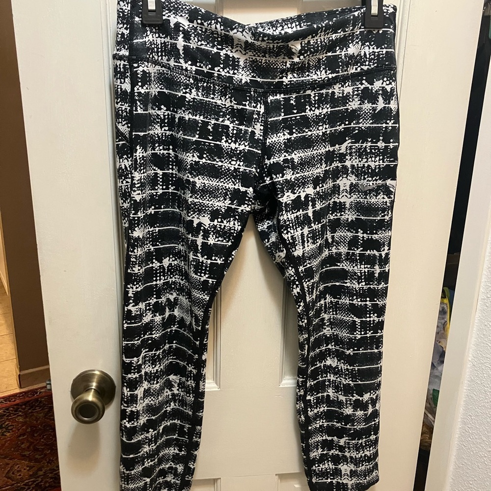 Nike Black and White Dri-FIT Leggings size m